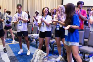 Students clapping after CATS cheer